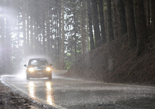 шофиране в мъгла и дъжд